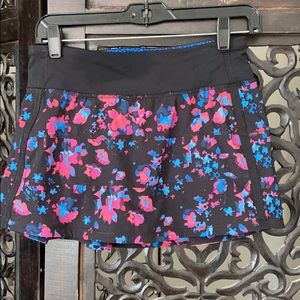 Lululemon skirt, beautiful color/print